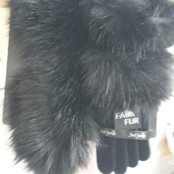 Faux Fox Fur Scarf and Glove Set - Picture 10 of 11